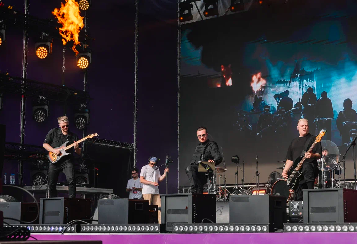 Фото Орали «Сигма-бой» и «А у реки». Опубликованы яркие моменты Черника Music Fest в Новосибирске 23